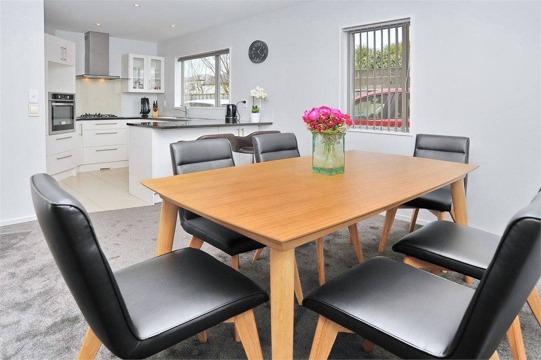 Dining area that seats 8 people