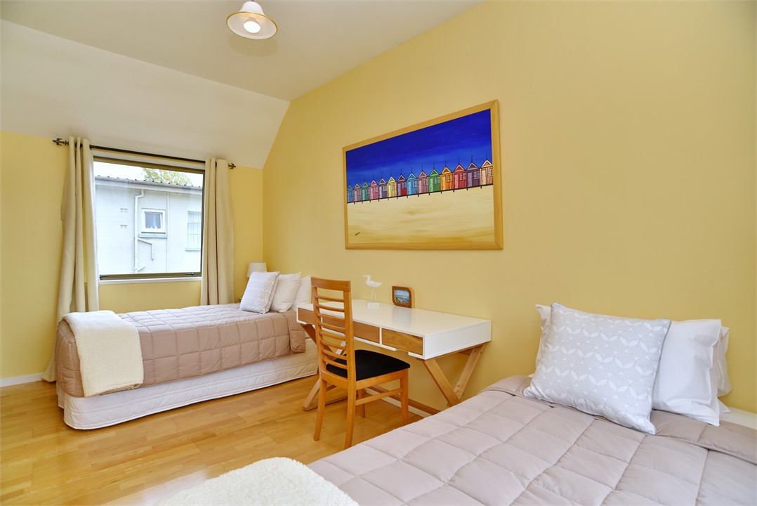 Bedroom 2 has 2 Single beds