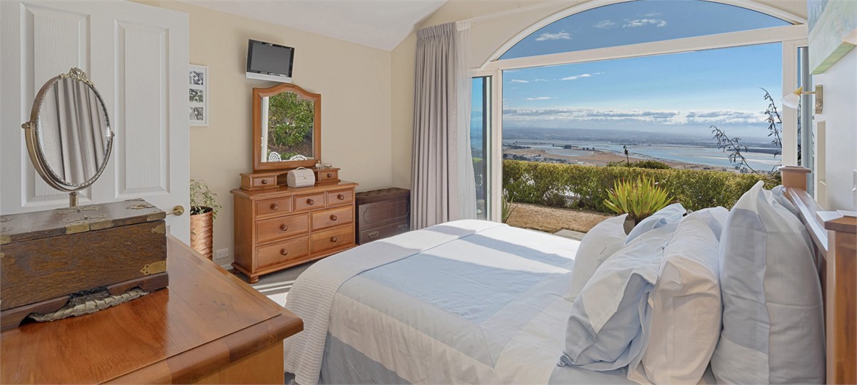 Master bedroom with King bed