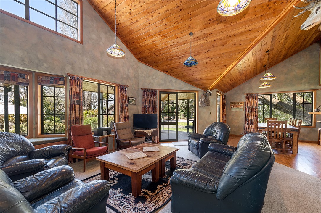 Willowwood Retreat Lake Rotorua Bach for rent Holiday Houses