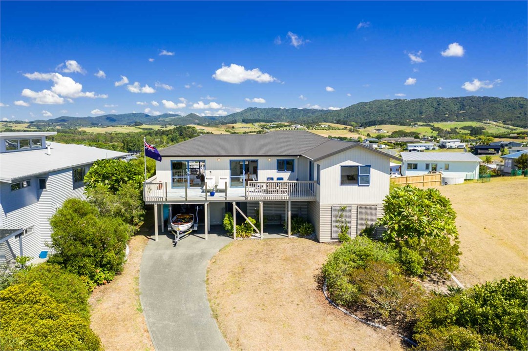 Coastal Classic (Bach Stay) Mangawhai Heads Beach House for rent Holiday Houses