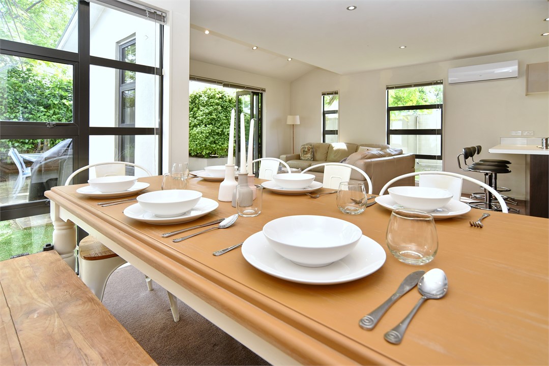 The dining area that seats 6 people