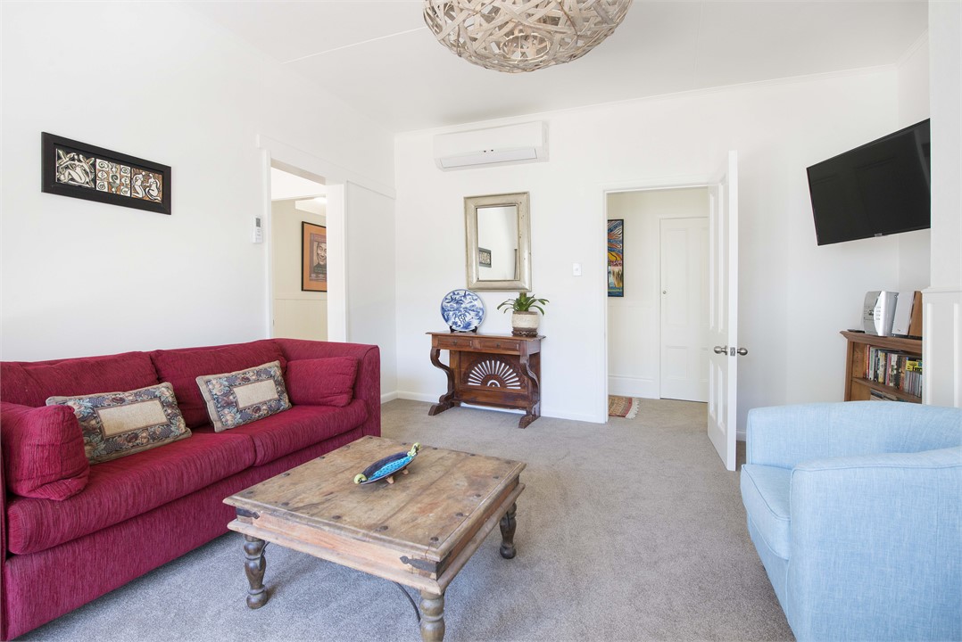 Smart TV, Freeview, Movie & Book collection