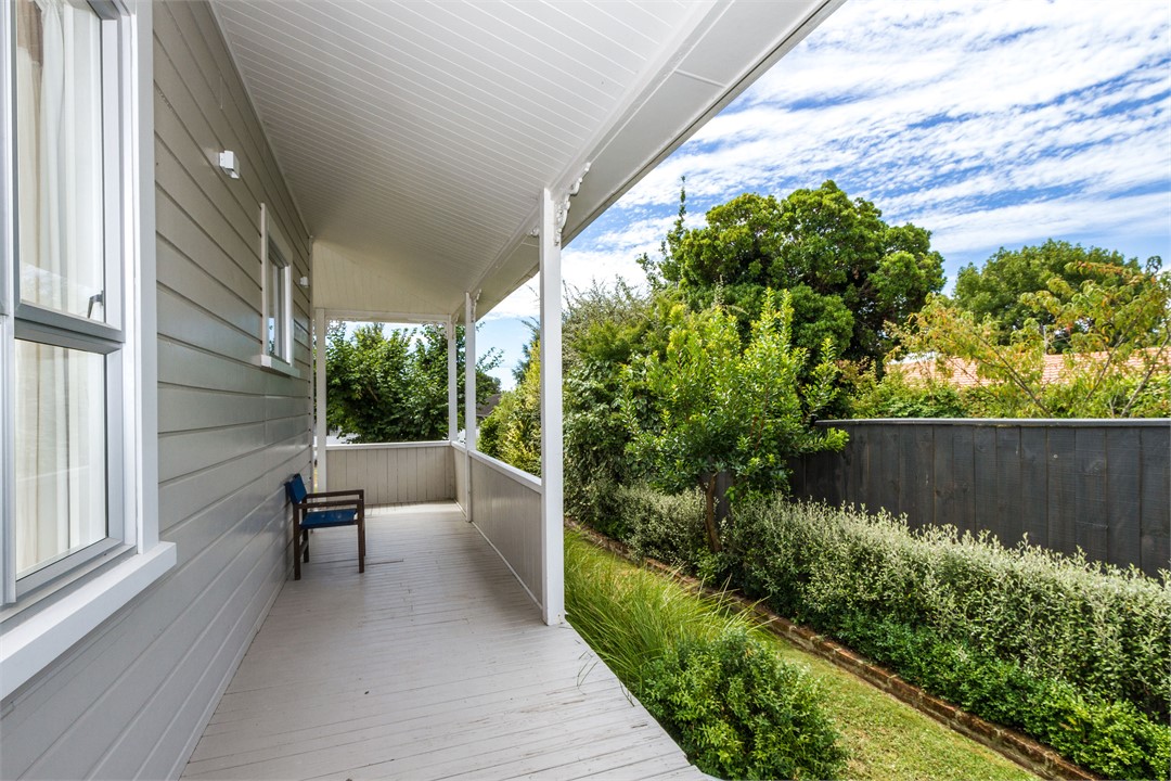 Wrap-around balcony to catch all-day sun