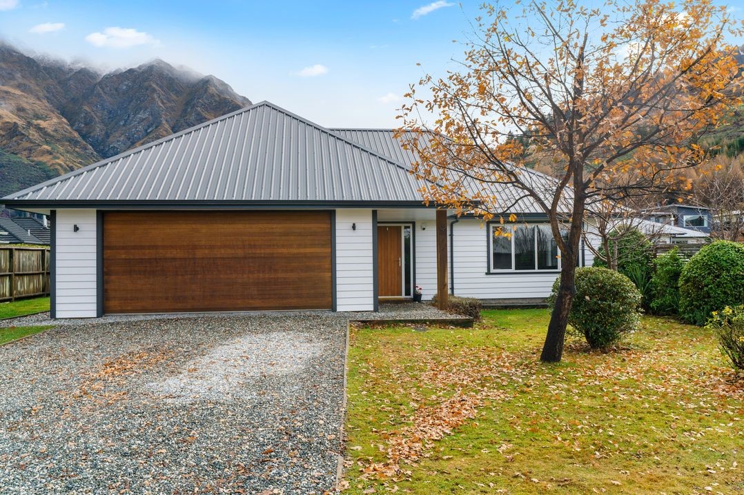 Atley Lodge (Bachcare) Queenstown Holiday Home for rent Holiday Houses