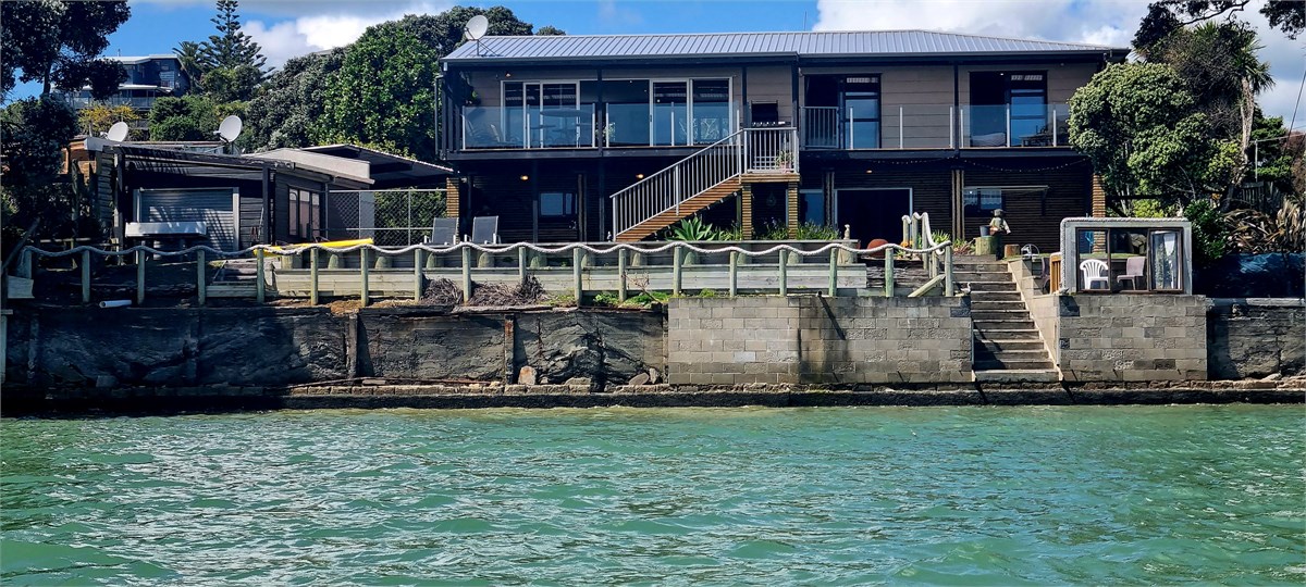 WATERFRONT LOCATION Raglan Holiday Home for rent Holiday Houses