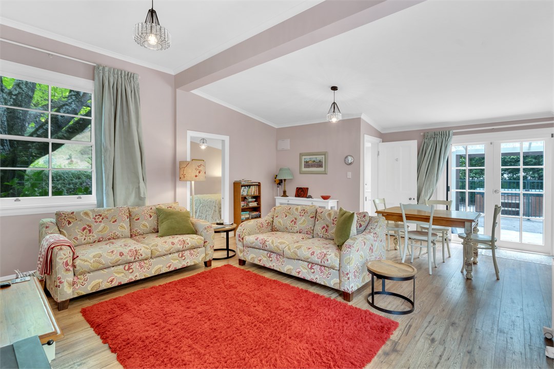 Open plan living, dining and around the corner, ki