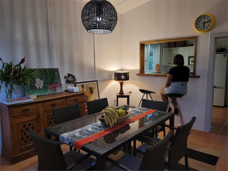 looking towards kitchen