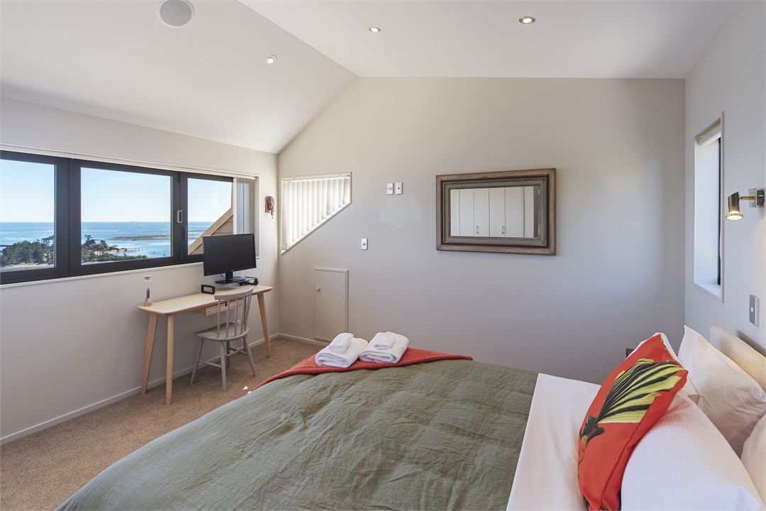 Bedroom 1 (Top-level) King bed