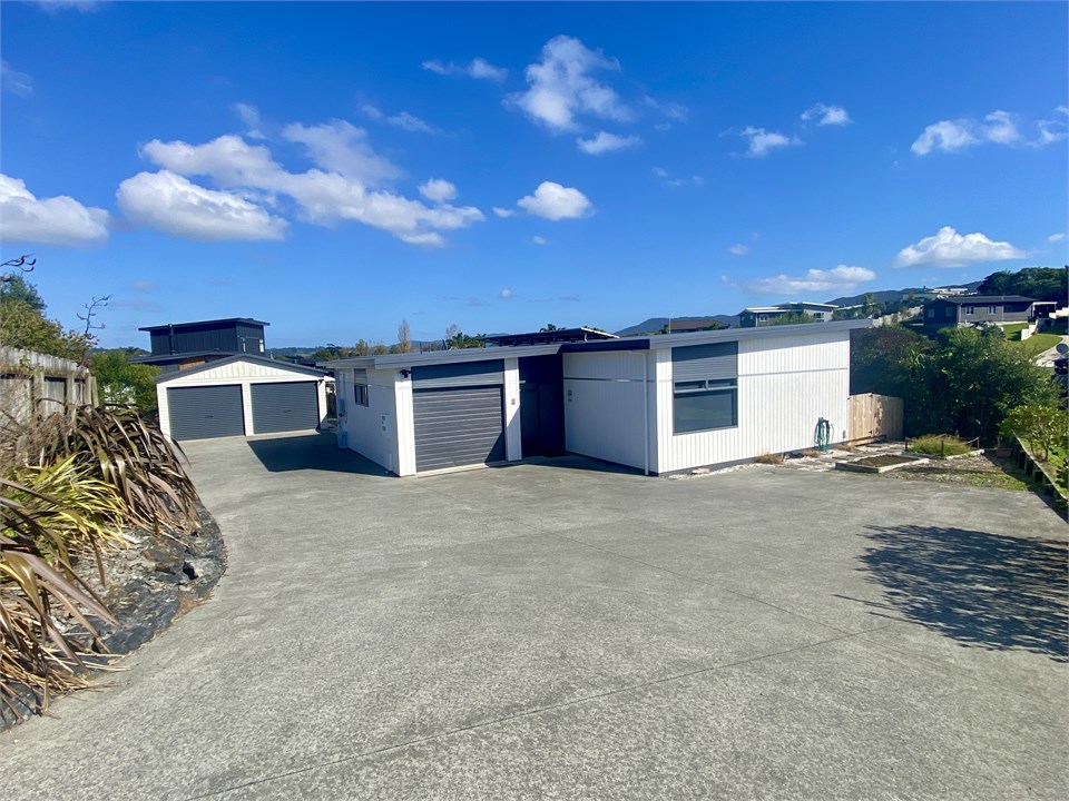 Unwind on Spinifex Mangawhai Heads Holiday Home for rent Holiday Houses