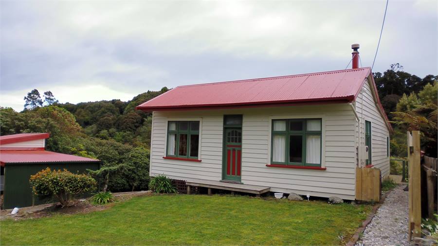 Oban Lodge Stewart Island Cottage for rent Holiday Houses