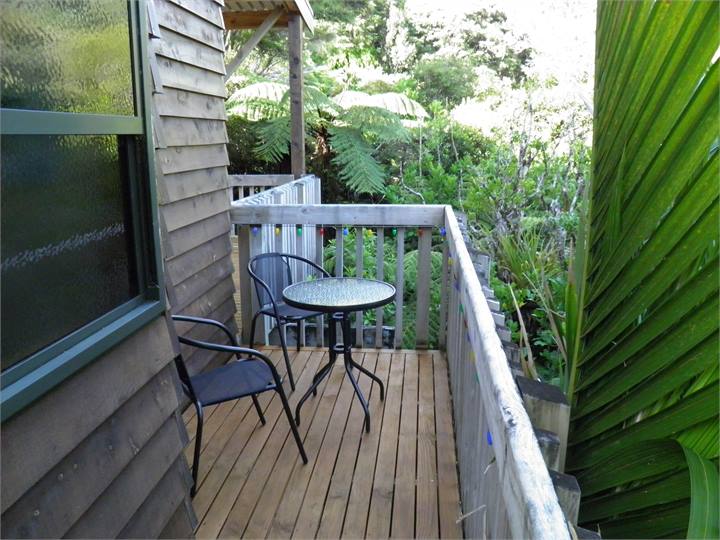 Deck at the back of the cottage, among the treetop