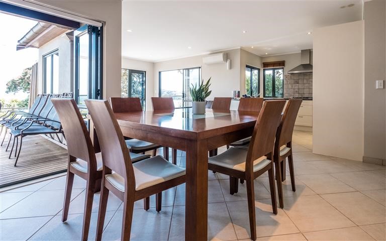 dining area on 3 bed side