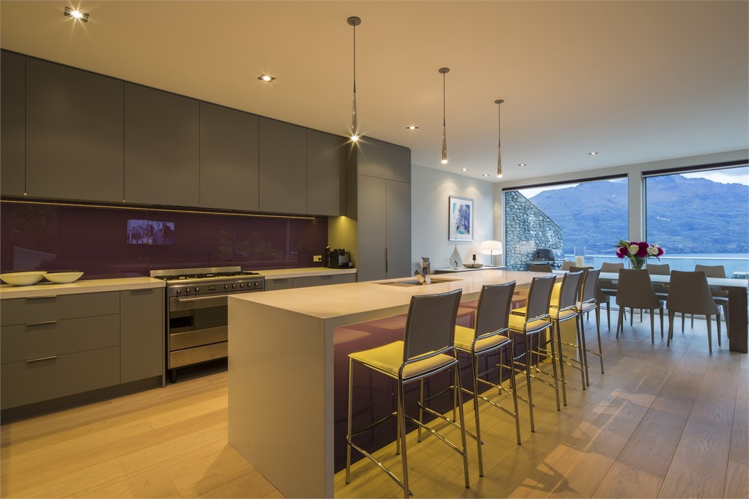 cook and dine with lake and mountain views