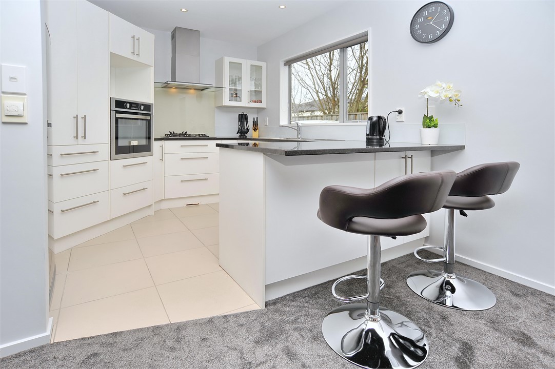 Kitchen area that is fully equipped