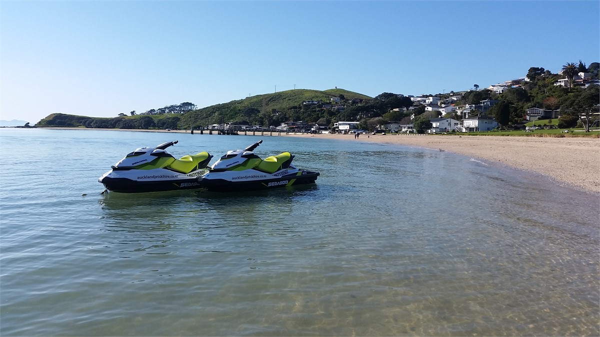 Maraetia Beach 3 mins away by car