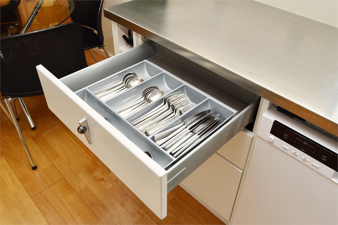 Kitchen area that is fully equipped