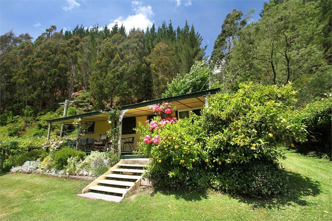 Orchard View Cottage Close to the beaches but away from the crowds