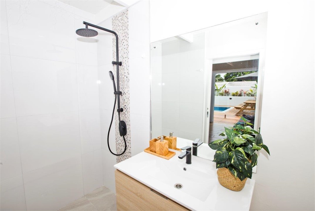 Master bedroom bathroom