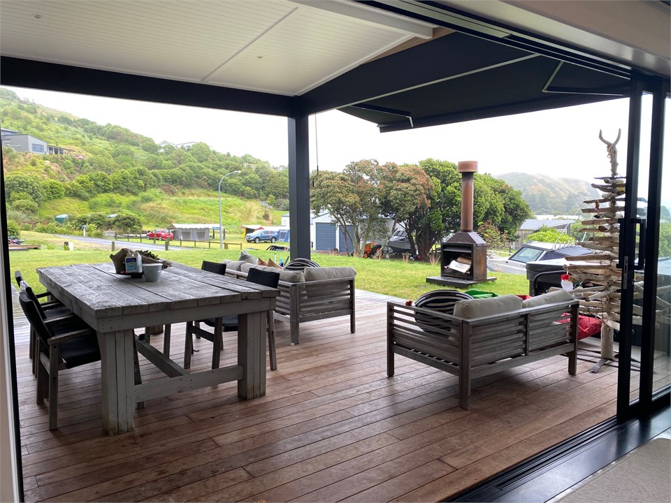 Deck with outdoor fire