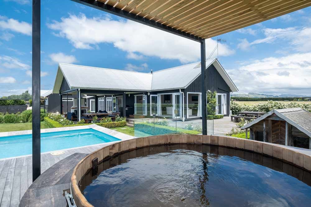 14 to 16 Seater Hot Tub