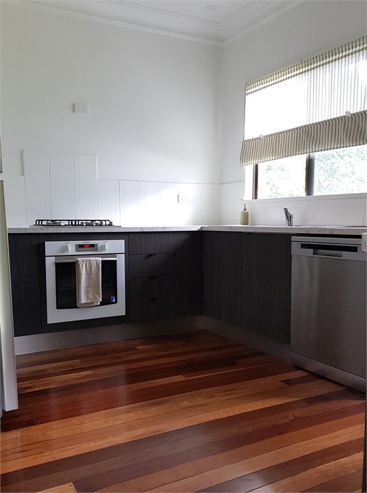 Kitchen with Gas cooktop, Oven and Dishwasher