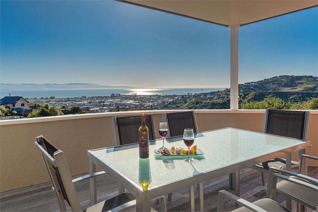 Outdoor Dining with Views over the Bay