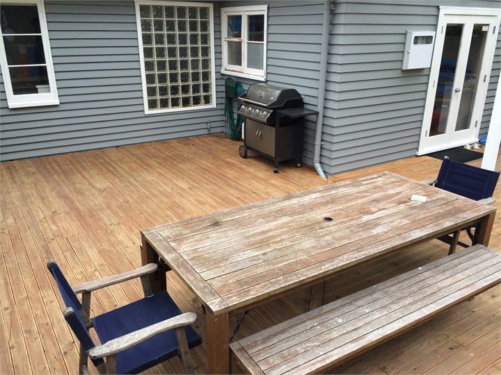 Deck & BBQ area