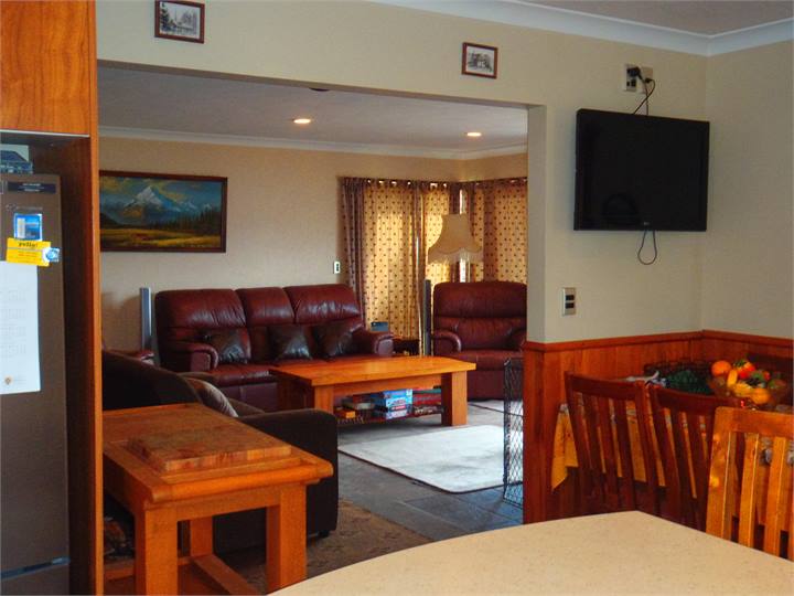 Open plan lounge/dining & kitchen