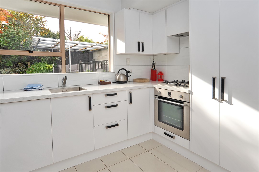Kitchen area that is fully equipped