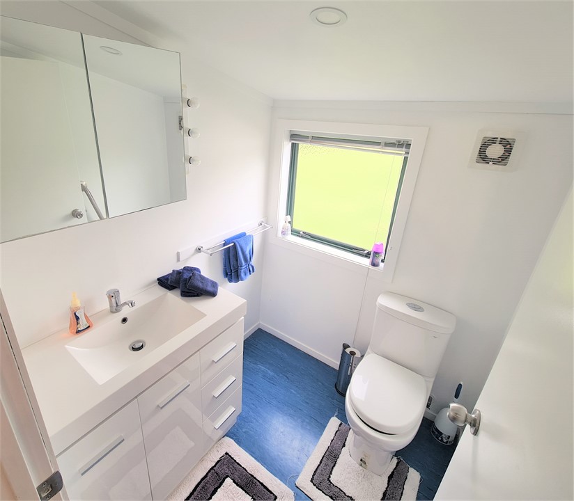 Cottage Bathroom 2 - Toilet