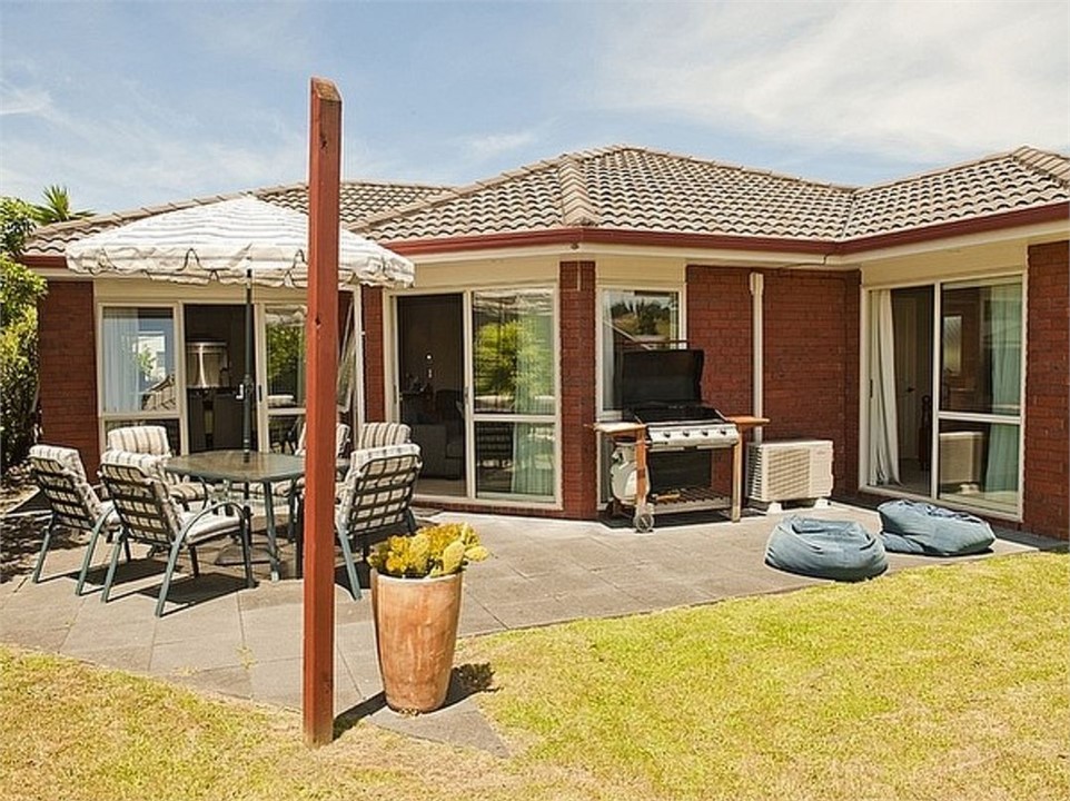 Bliss by the Beach (Bachcare) Whangamata Bach for rent Holiday Houses