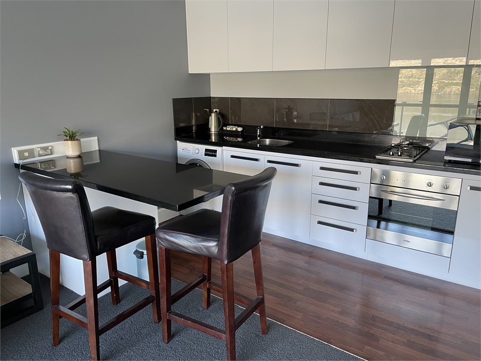 Kitchen / Breakfast bar