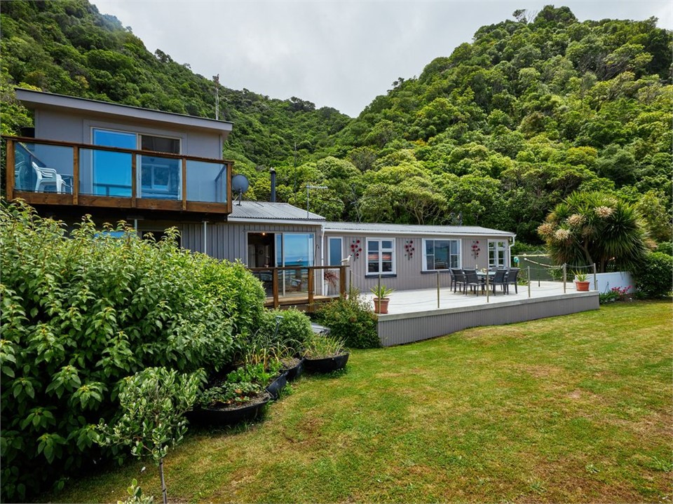 Kiekie Lodge (Bachcare) Kaikoura Holiday Home for rent Holiday Houses