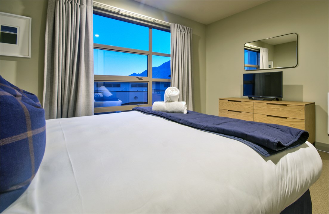 Bed 2 - can be 2 singles or 1 king