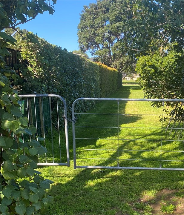 Private walkway to Oruawharo Lane to the beach