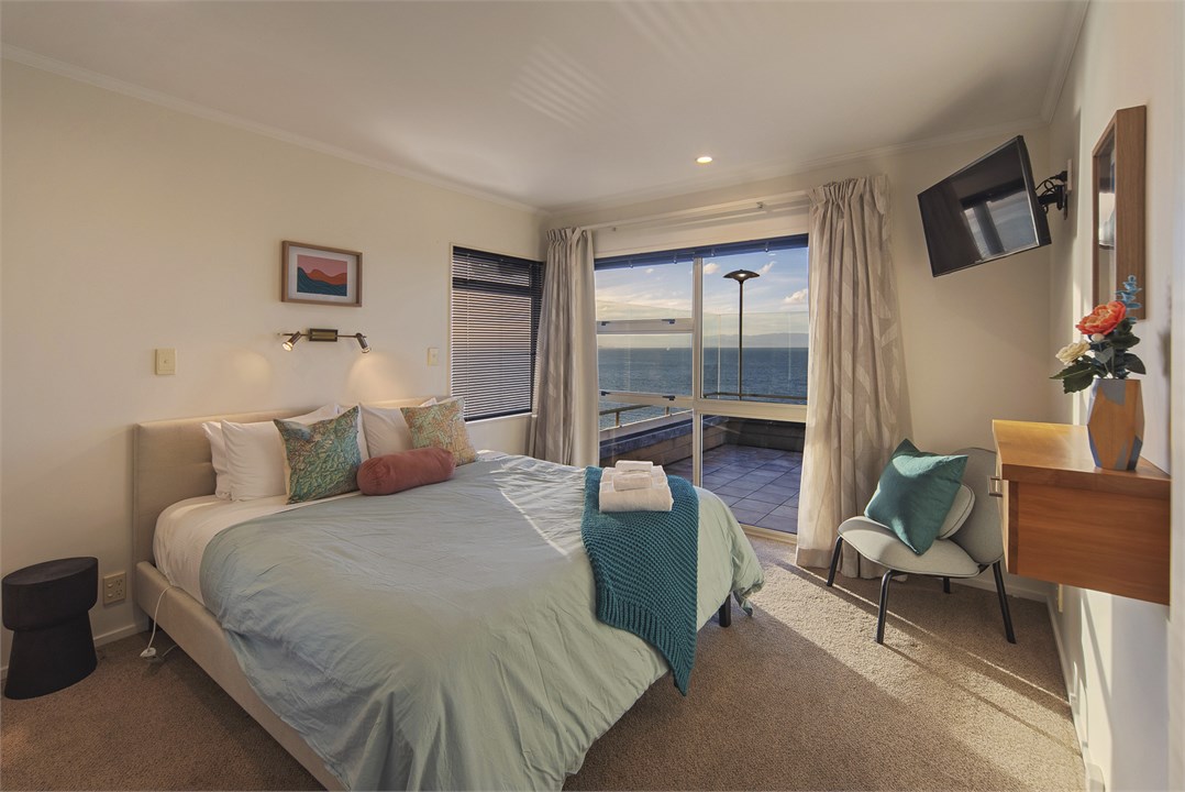 Bedroom 2 (Master; Main-level): King bed