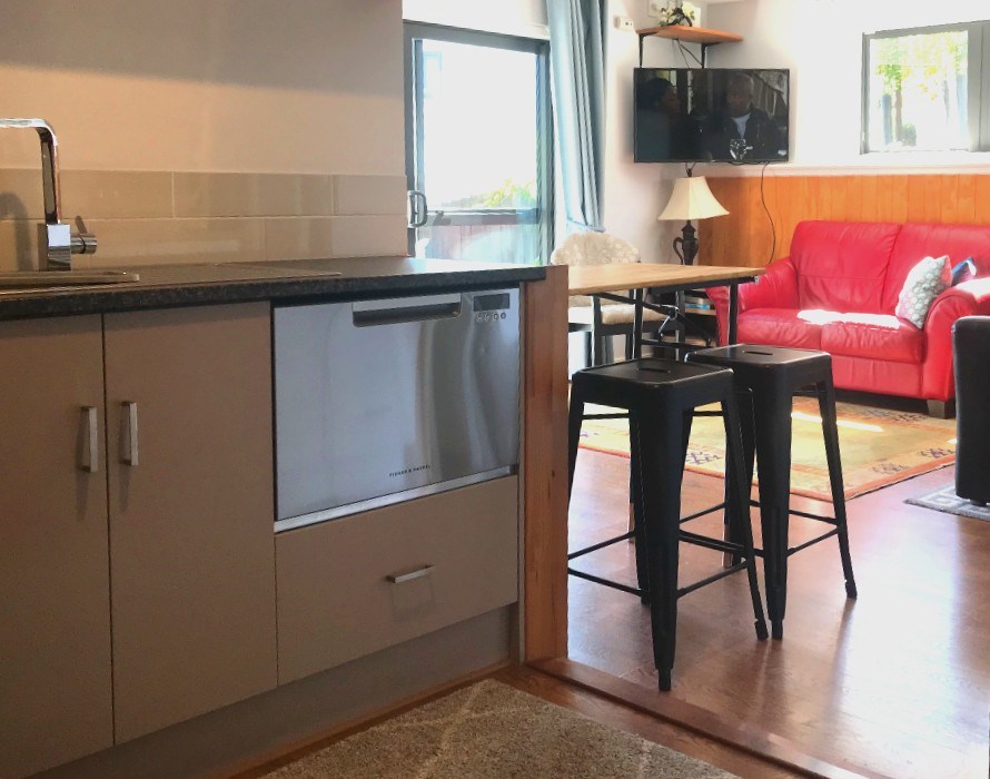 Extra pull-out bench/table or workspace