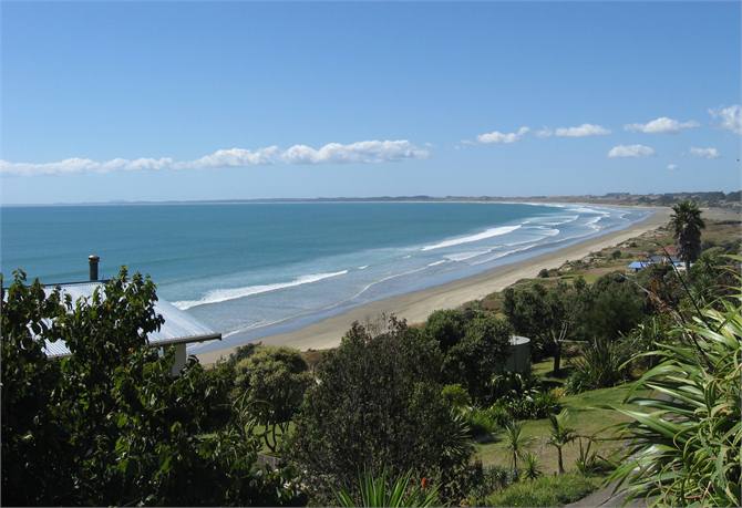 Ninety Mile Beach Just Steps Away