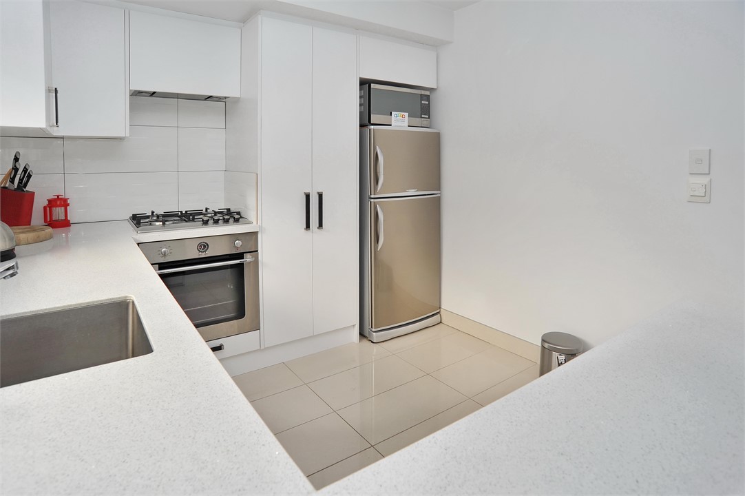 Kitchen area that is fully equipped