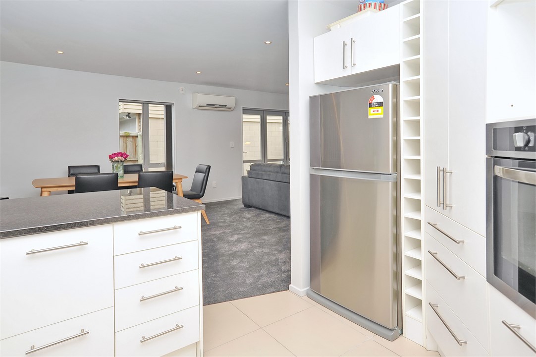 Kitchen area that is fully equipped