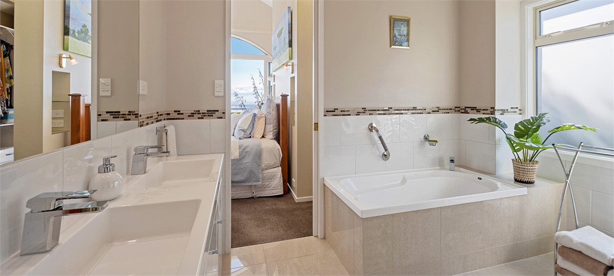 Master ensuite bathroom with Shower, separate Bath
