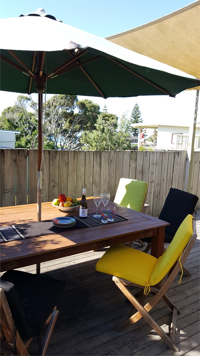'Seabreeze' Waihi Beach Bach ** Superb location Comfort Relaxing