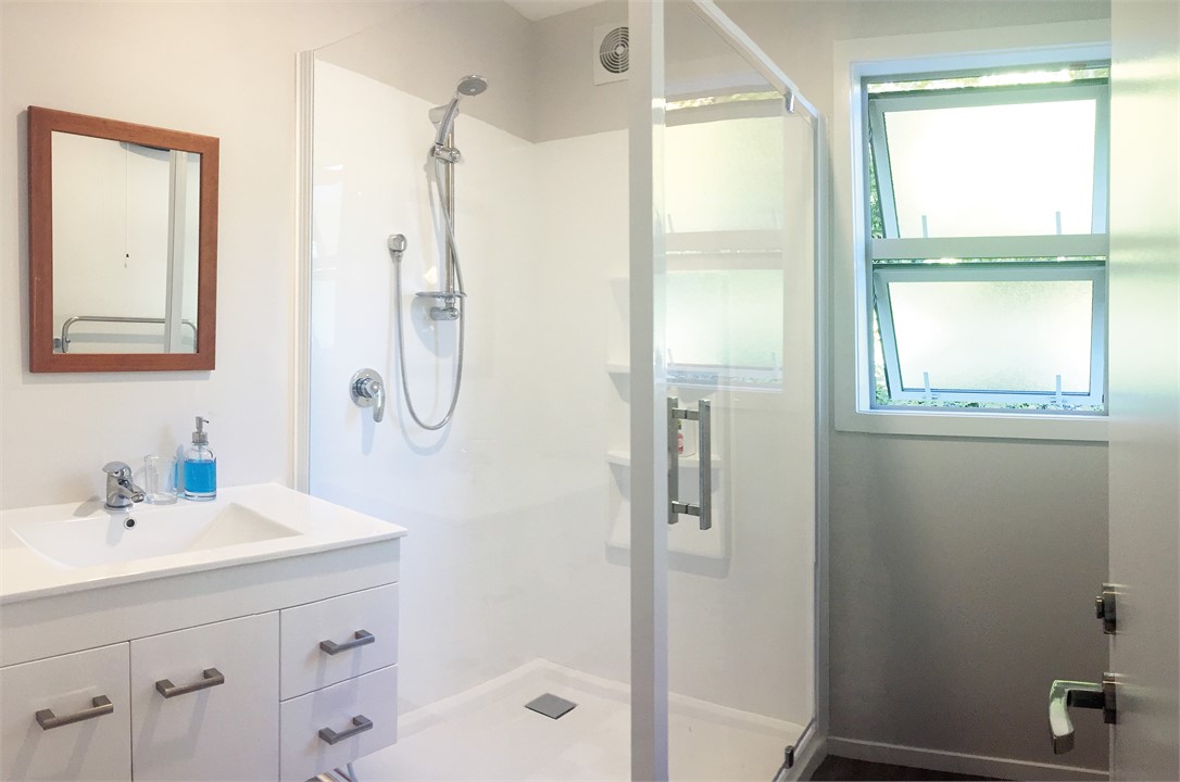 Adjacent bathroom for bedroom 2