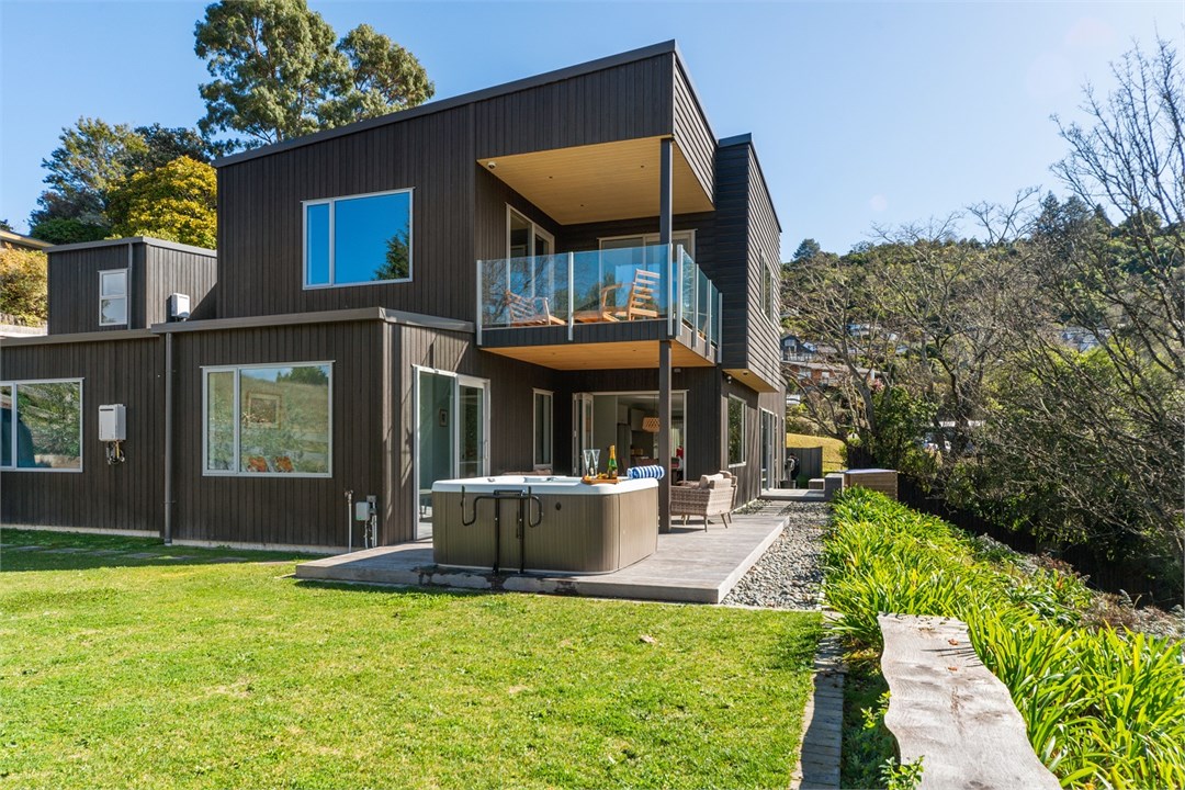 Hideaway at the Bay Spa Pool, Private modern house, Walking distance