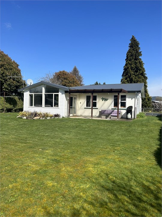 Private & Peaceful Te Anau Holiday Home for rent Holiday Houses