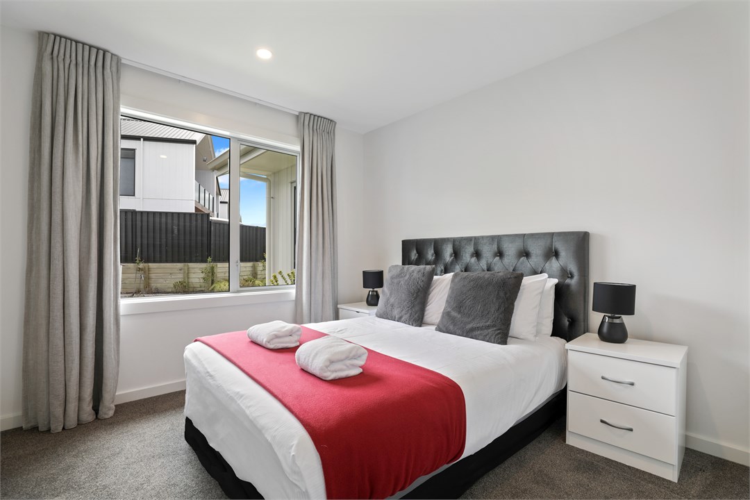 Bedroom 2: 1 x double bed