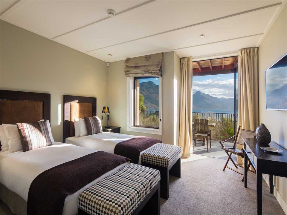 This room can be setup as 2 singles or a King - pl