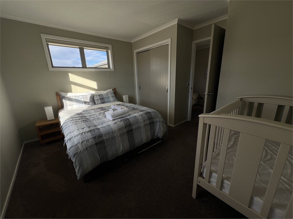 Bed 1 with Queen bed