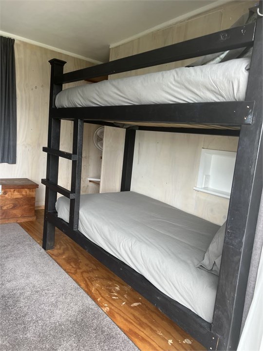 Sleepout, 1 queen, 1 bunk, 1 single